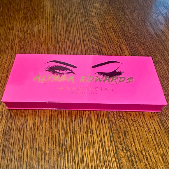 ANASTASIA BEVERLY HILLS
Alyssa Edwards Palette - Picture 2 of 3